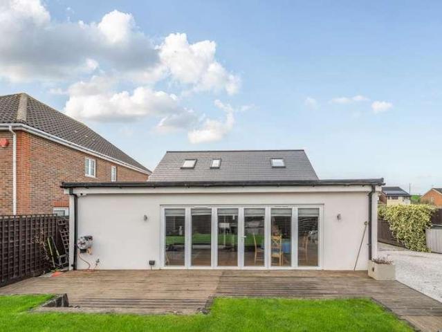 House for sale in Littleton Common, Lower Halliford
