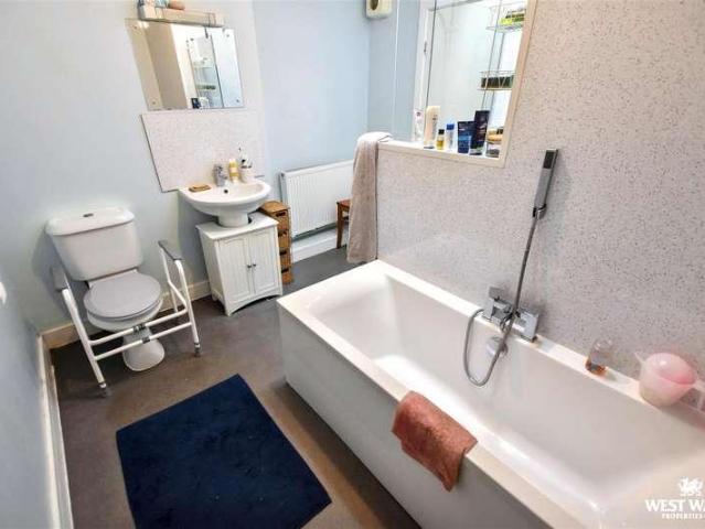 House for sale in Monkton, Pembroke