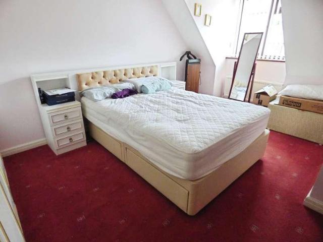 House for sale in Hedge End, Helford