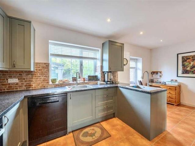 House for sale in Broadfields, Greater London
