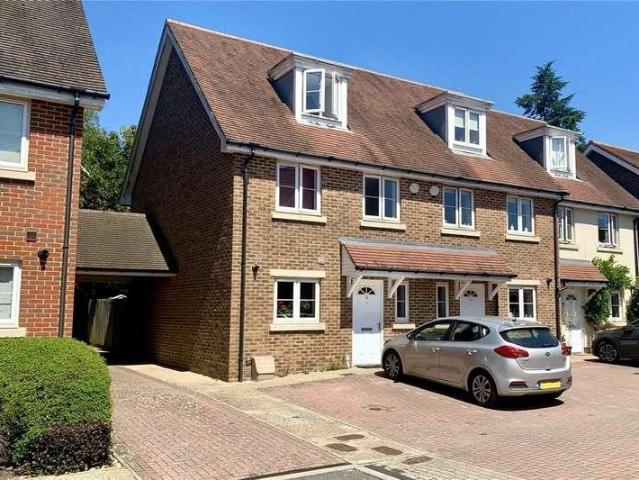 House for sale in Fole, Surrey