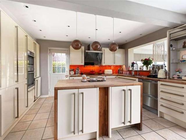 House for sale in Ashford, Spelthorne