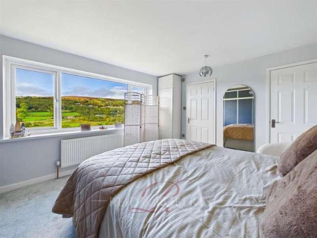 House for sale in Coedpoeth
