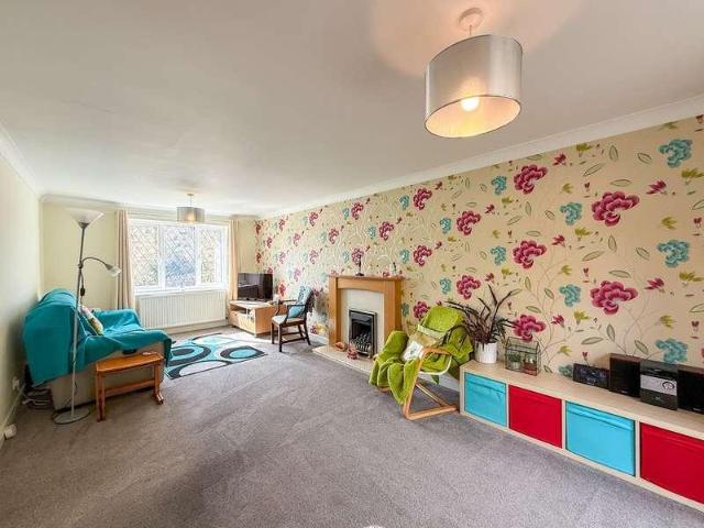 House for sale in Highburton, West Yorkshire