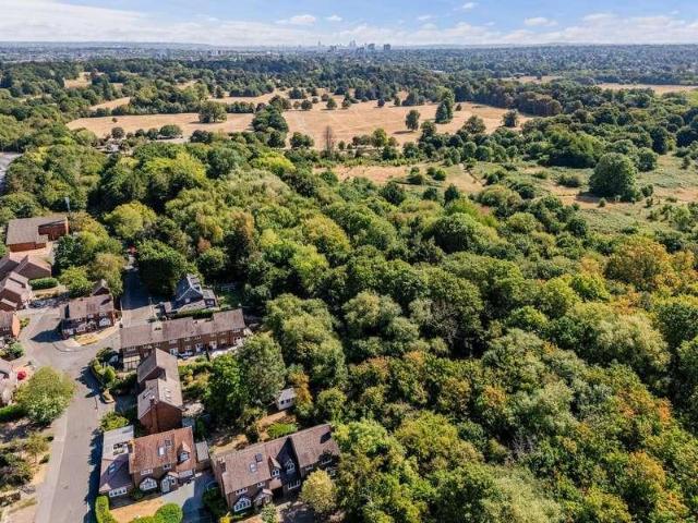 House for sale in Stoneleigh, Ewell