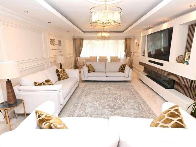 House for sale in Kings Heath, Wake Green