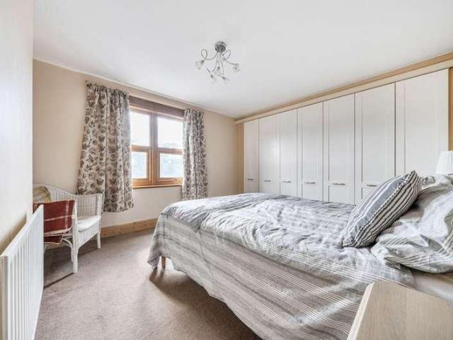House for sale in Hillview, Surrey
