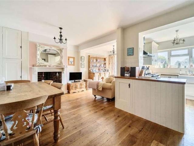 House for sale in Fole, Surrey