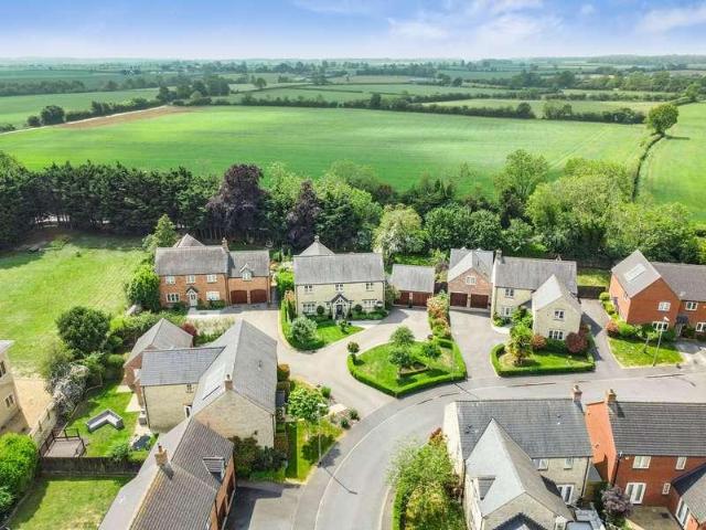 House for sale in Potterspury, Northamptonshire