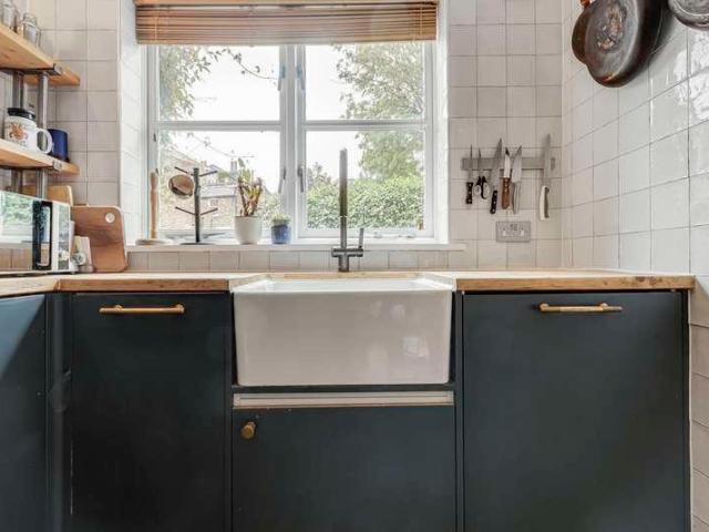 House for sale in Mile End, Greater London
