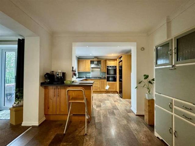 House for sale in Almondbury, West Yorkshire