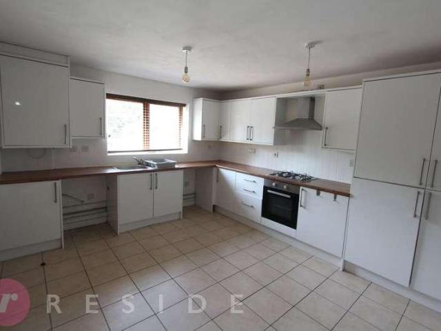 House for sale in Firgrove, Burnedge