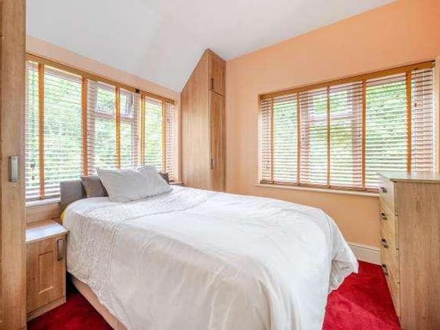 House for sale in Heol-las, Surrey