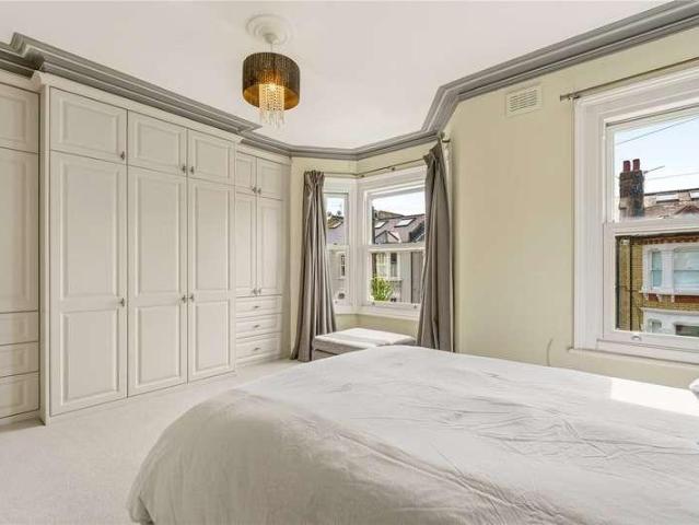 House for sale in Clapham Junction, Greater London