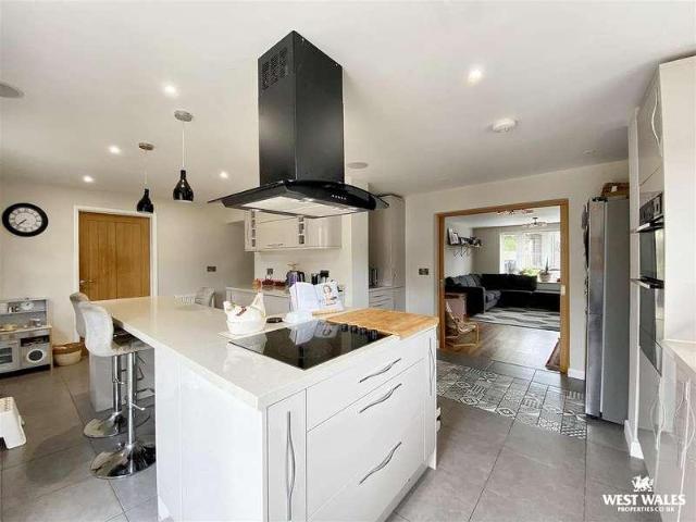 House for sale in Lampeter Velfrey, Tavernspite