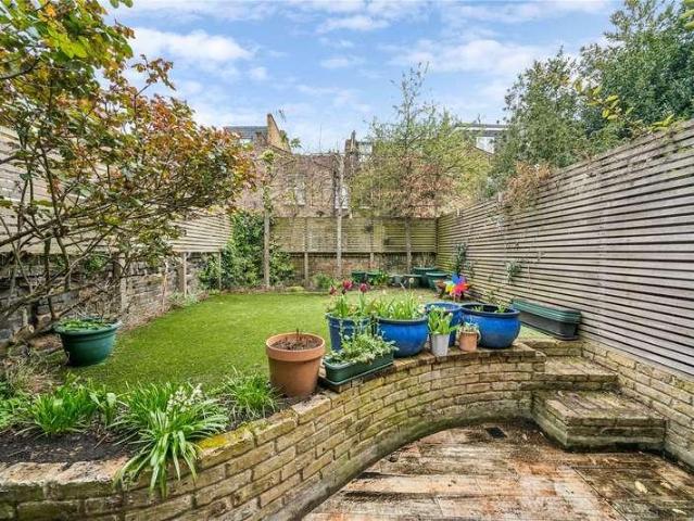 House for sale in Earlsfield, Greater London