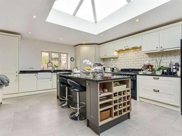 House for sale in Barnham and Eastergate, Clapham