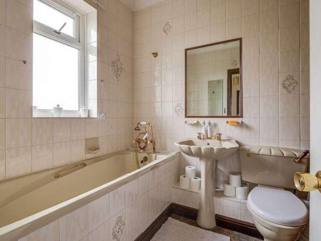 House for sale in Deeside, Sealand Manor