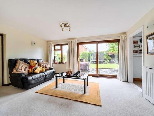 House for sale in Stoke Mandeville, Buckinghamshire
