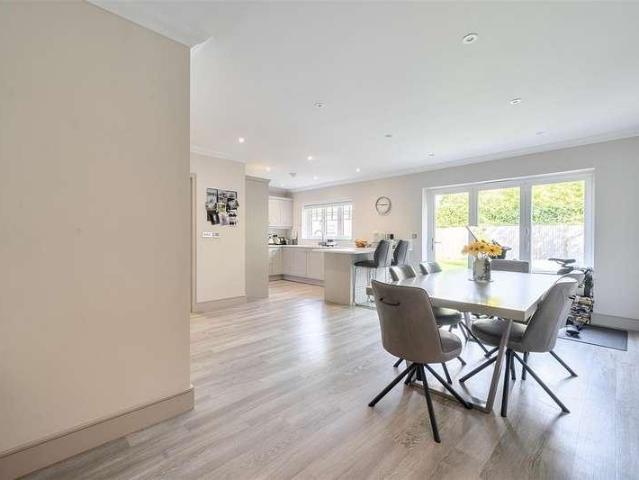 House for sale in Oakham Park