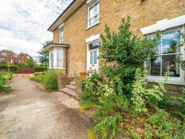 House for sale in Iver