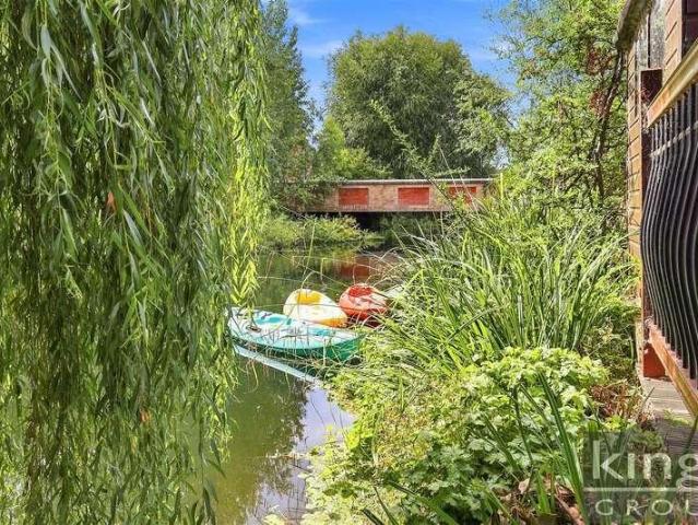 House for sale in Enfield Island Village, Greater London