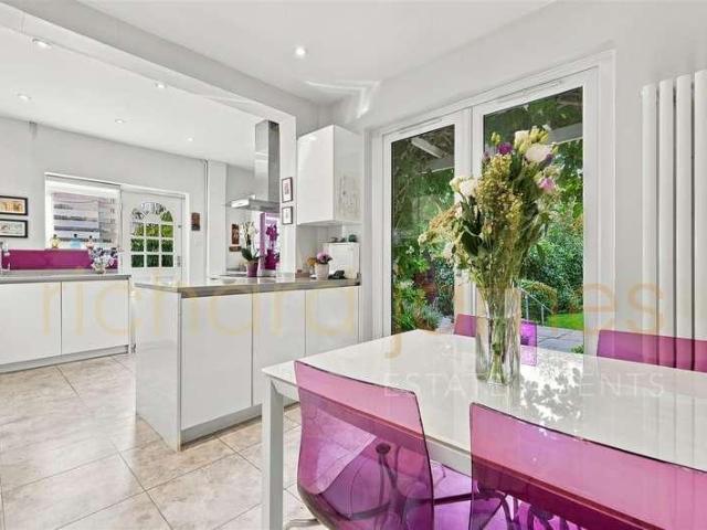House for sale in The Hale, Mill Hill