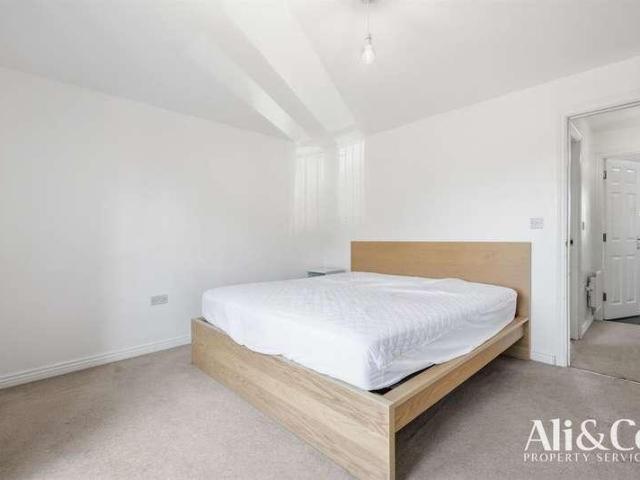 House for sale in West Thurrock, Essex
