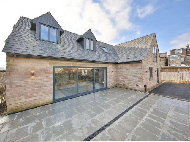 House for sale in Froggatt, East Midlands