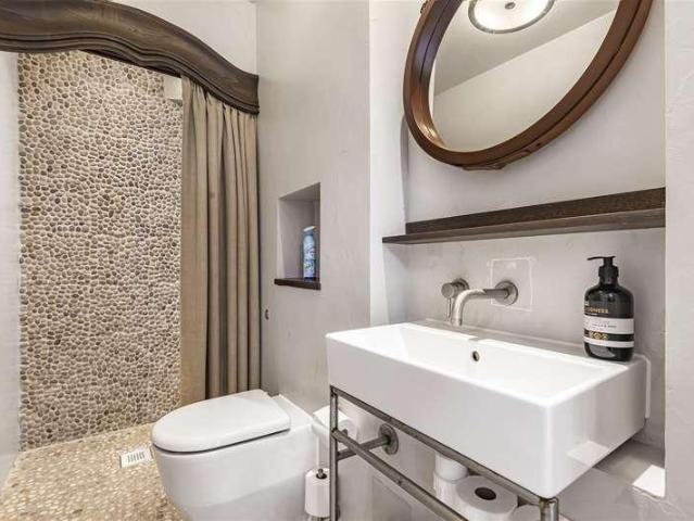 House for sale in London Borough of Merton, Raynes Park