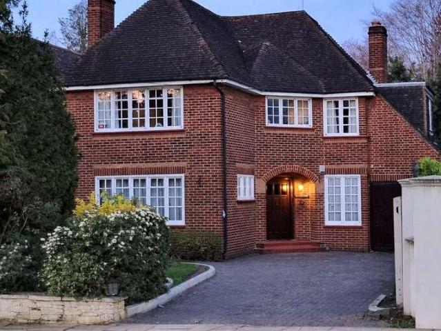 House for sale in East Barnet, Greater London