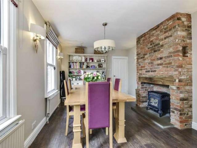House for sale in Ashlyns Estate, Pouchen End