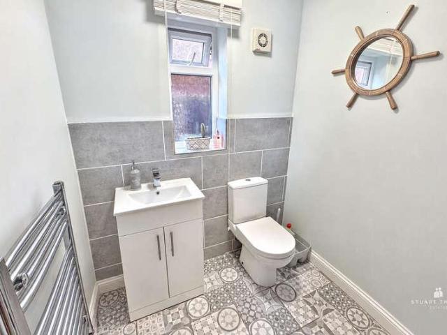 House for sale in Bread and Cheese Hill, Essex