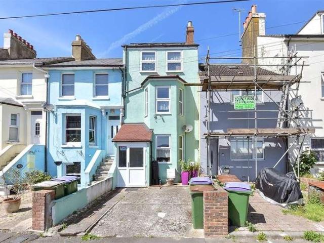 House for sale in Folkestone, Foord