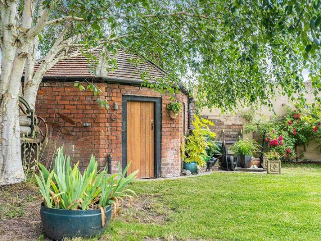 House for sale in Sandpits