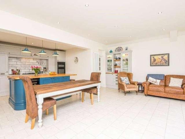 House for sale in Southend-on-sea, Great Wakering