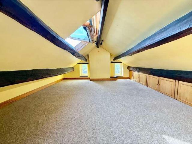 House for sale in Waterloo, Compstall