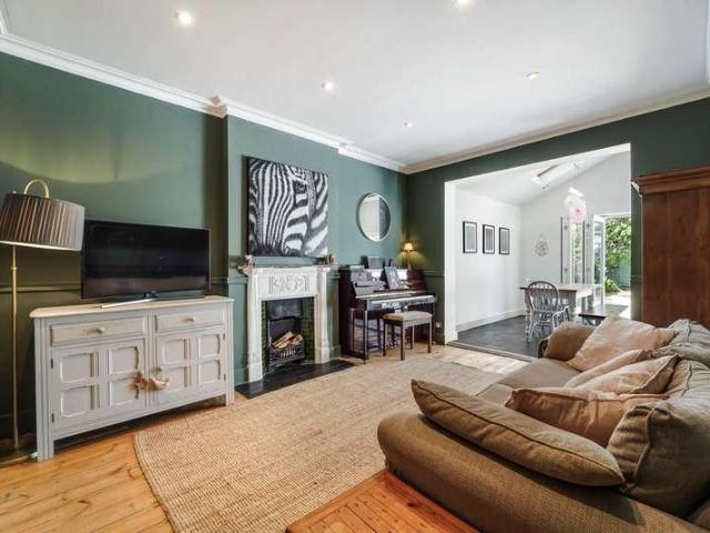 House for sale in Woodhatch, Red Hill