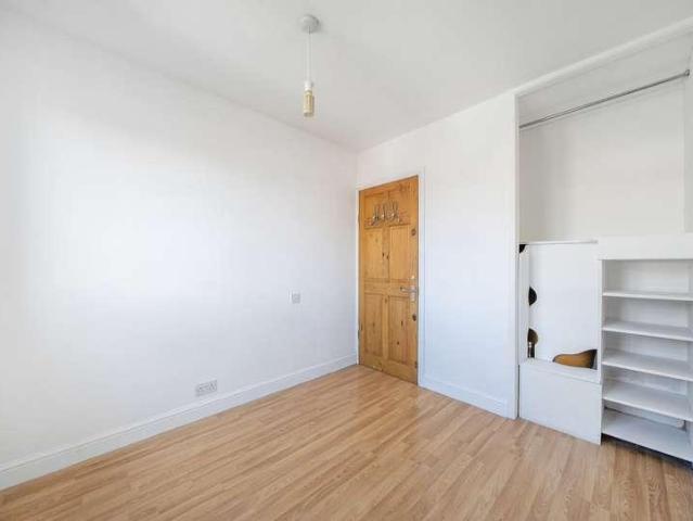 House for sale in Roundshaw, Greater London