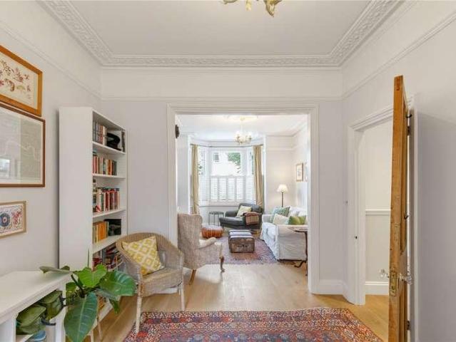 House for sale in Clapham Junction, Greater London