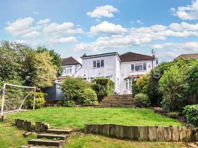 House for sale in Mill Hill, Greater London