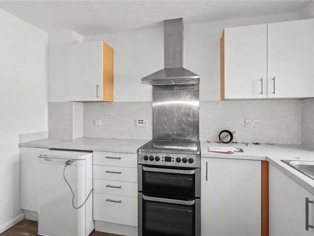 House for sale in Goldsworth Park, Woking