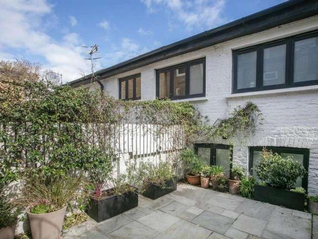 House for sale in Nunhead, Greater London