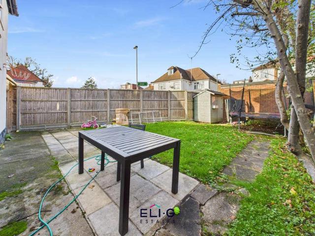 House for sale in Temple Fortune, Greater London