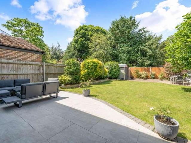 House for sale in Woodcote, Epsom