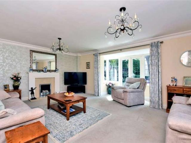 House for sale in Nork, Red Hill