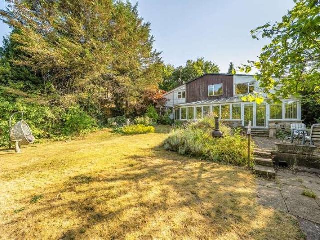 House for sale in Hillview, Surrey