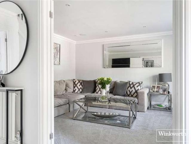 House for sale in Heol-las, Surrey
