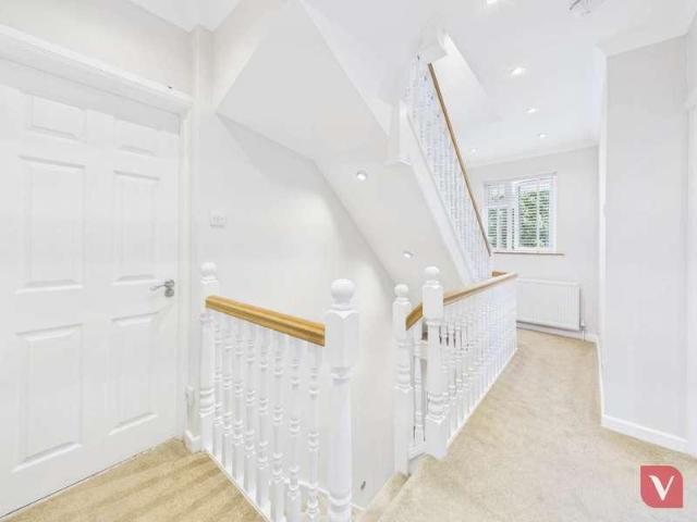 House for sale in Round Green, Luton