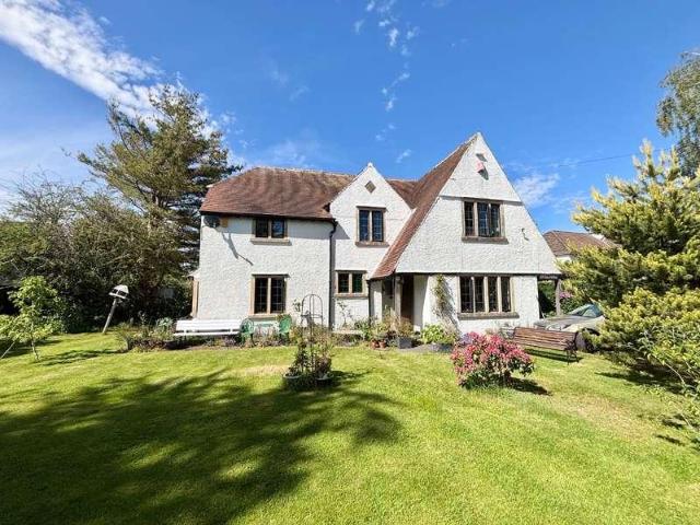 House for sale in Hallatrow